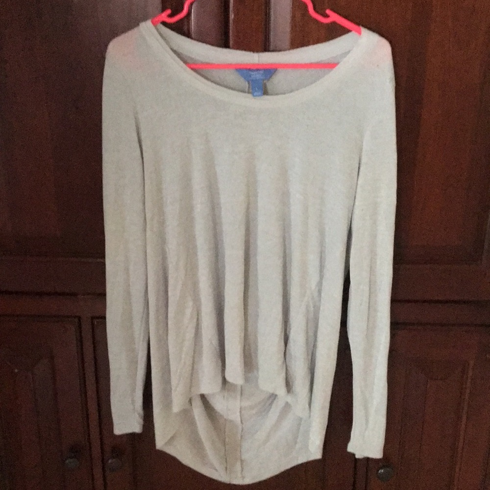 NEVER WORN Vera Wang cream flowy long sleeve